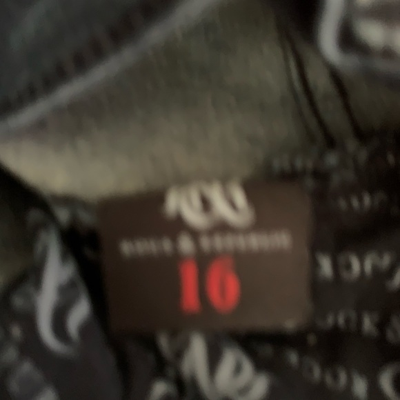 These are super nice ladies Rock & Republic dark blue jeans - Picture 4 of 4